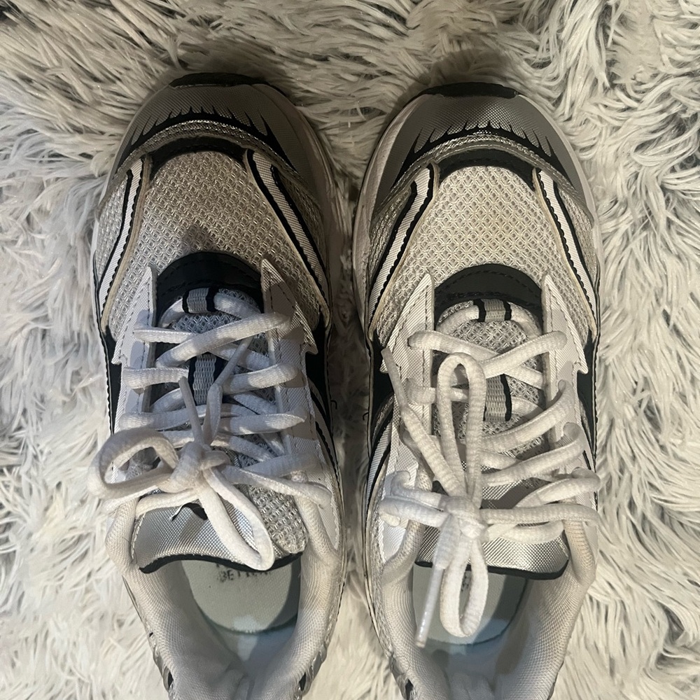 Puma White and Black Sneakers Athletic Casual